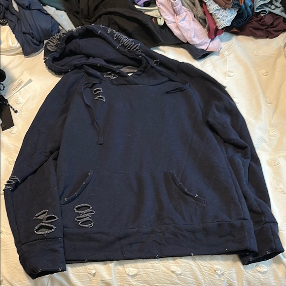 Distressed hoodie - Picture 1 of 4